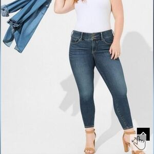 Torrid- SHORT inseam Jegging Skinny Super Soft High-Rise Jean